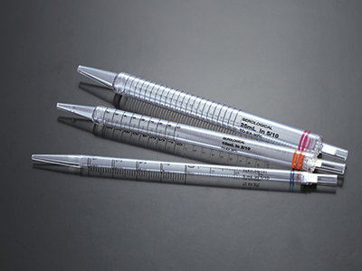 獨特的短管設(shè)計，符合人體工程學(xué)設(shè)計，可在層流罩下方使用