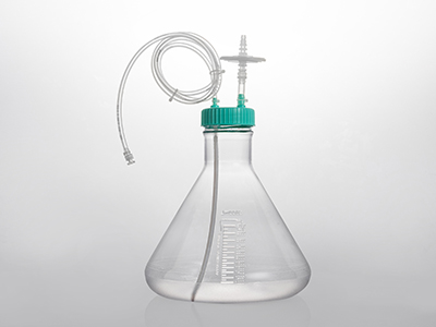 瓶蓋采用注塑一體式連接，降低泄露、殘留的風(fēng)險(xiǎn)