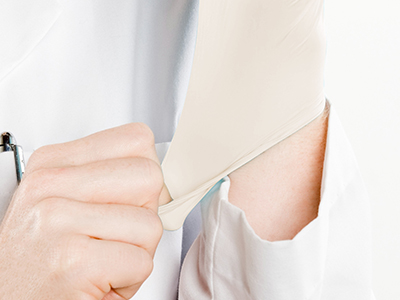 拉伸強度高，不易破，降低手套損耗